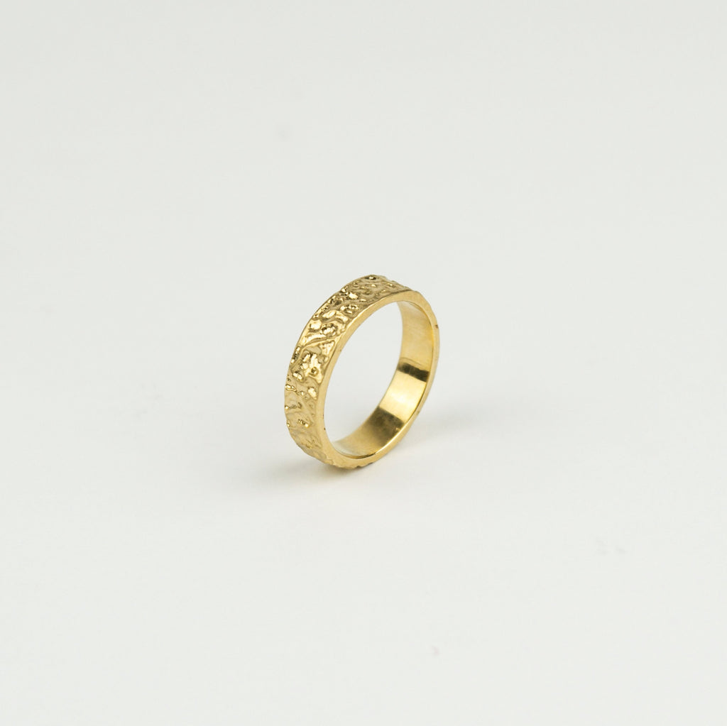 Elle Naz - Highlands Band Medium - Size 6.5