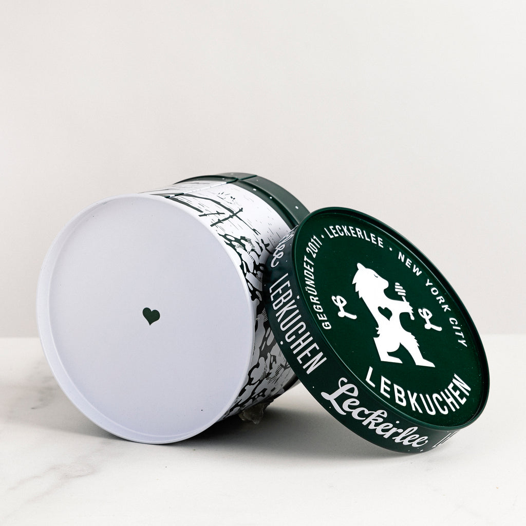 Leckerlee Lebkuchen - Snowy Pines Tin 9.5 oz.