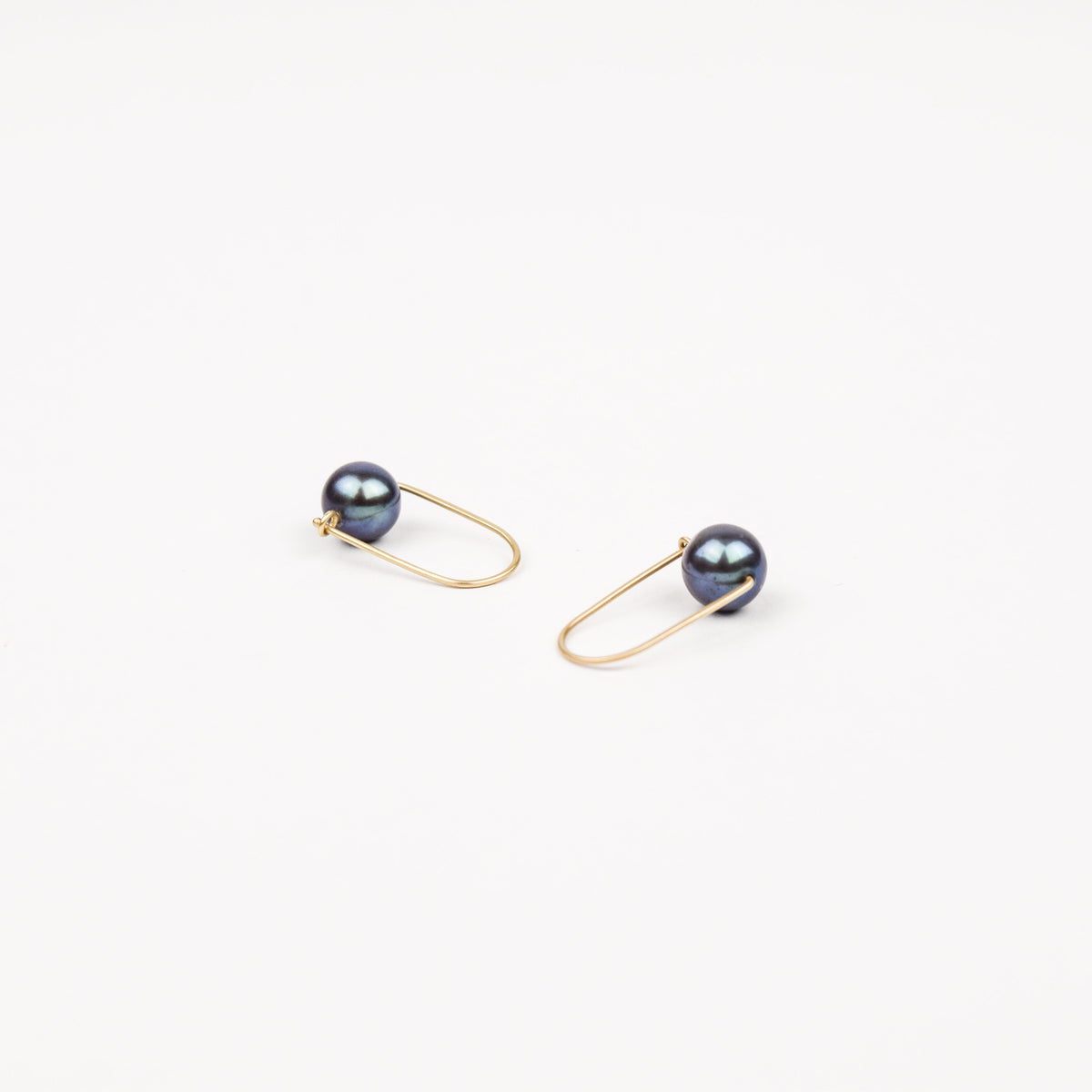 Carla Caruso - Wide Arch Earrings - Black Pearl