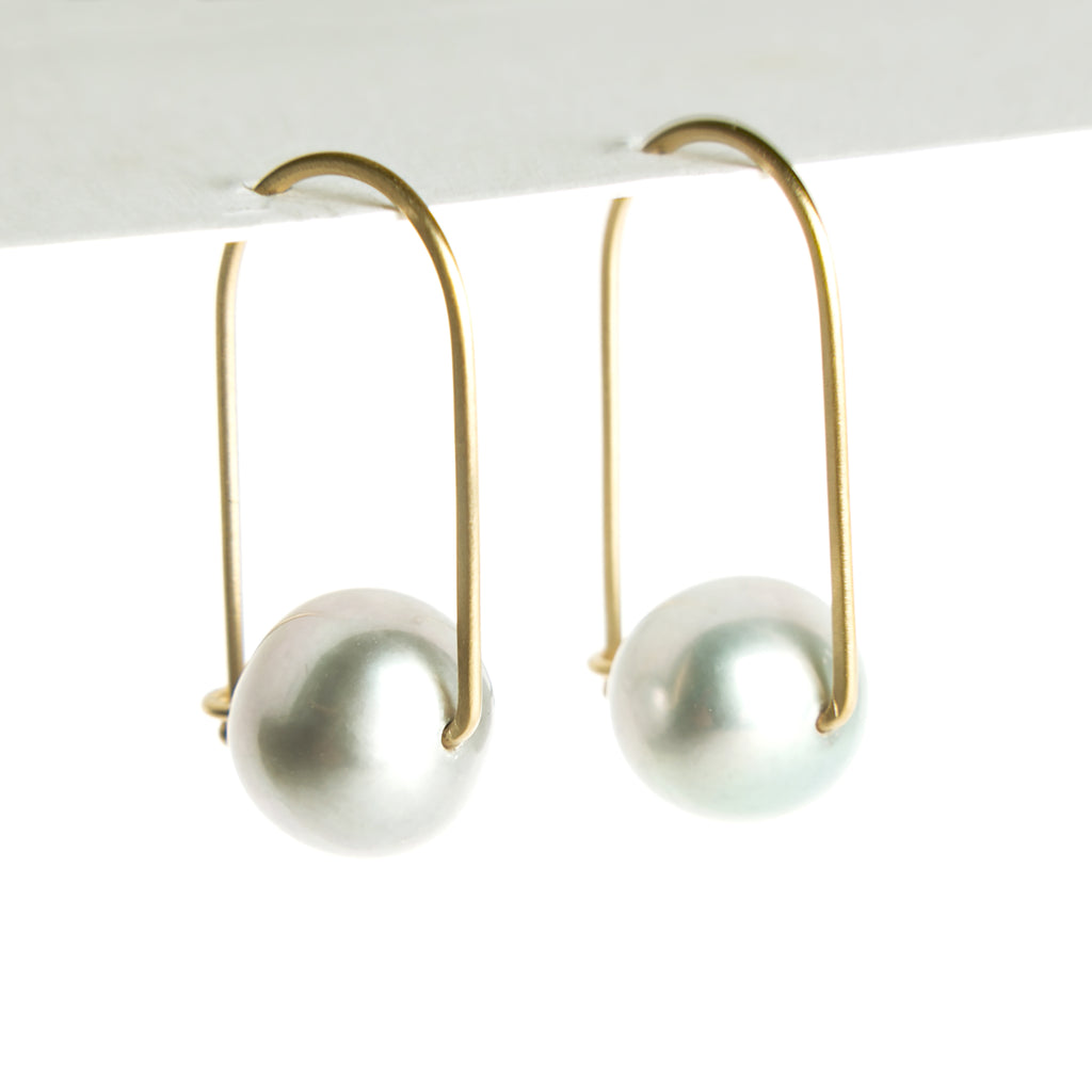 Carla Caruso - Wide Arch Earrings - Grey Pearl